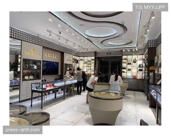 梁伟铿训练完直接去奢侈品店刷卡? 梁伟铿训练完直接去奢侈品店刷卡?